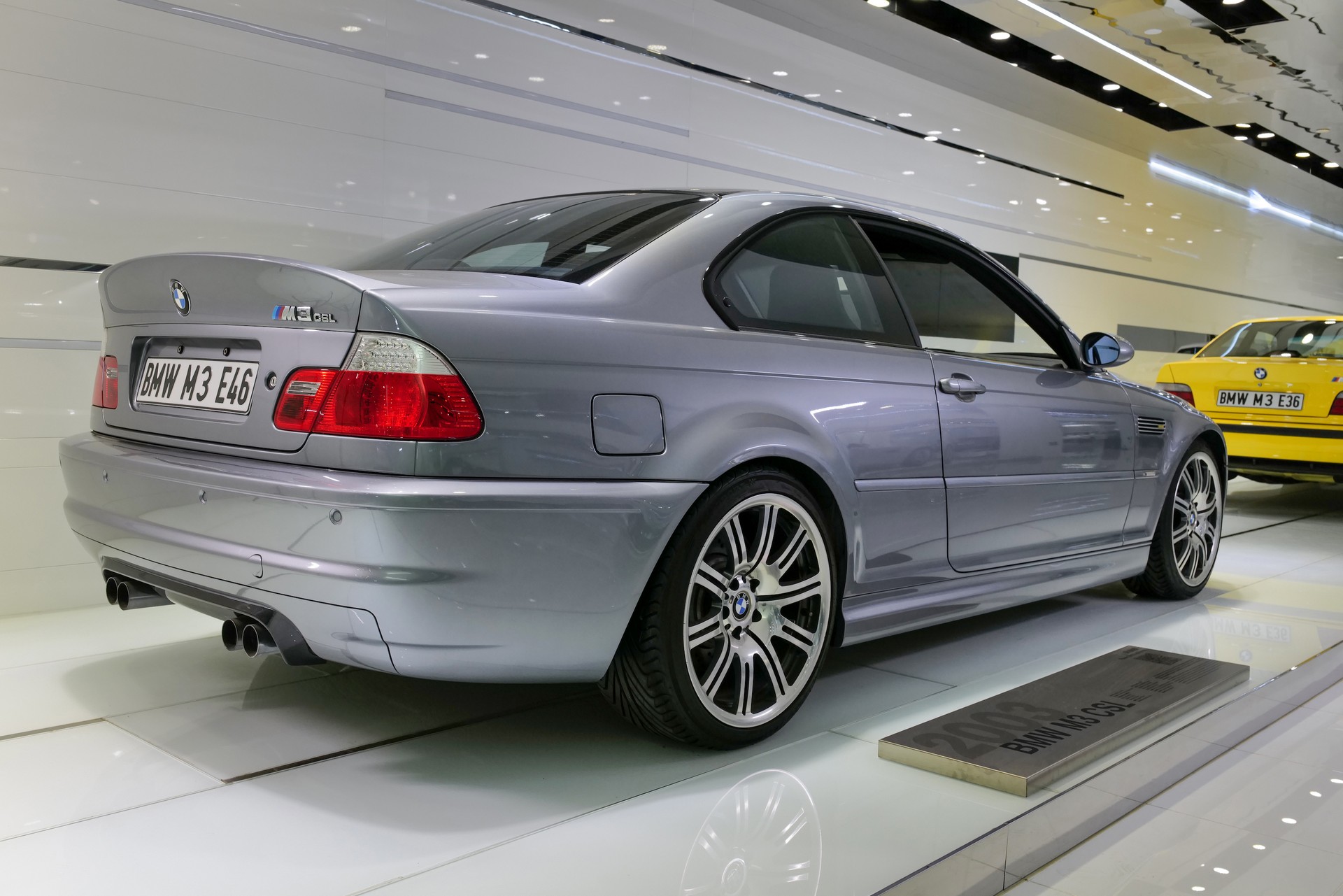 بي ام دبليو E46 M3 CSL 