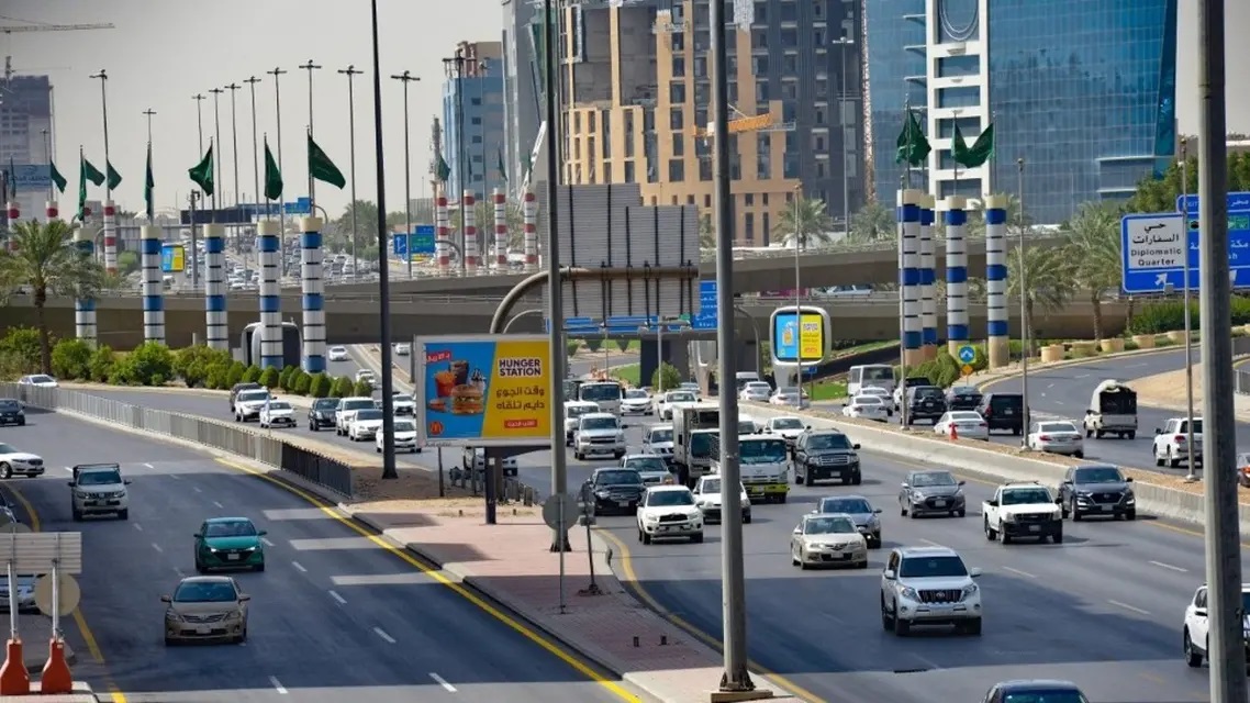 “المرور” يدعو للتقيد بالمسافة الآمنة لتفادي الحوادث