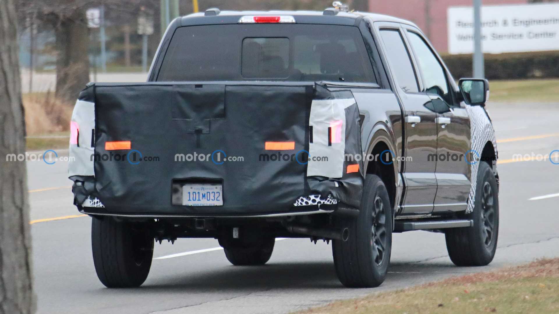 فورد F-150 فيس ليفت الجديدة تظهر أثناء تجوالها في الطرق العامة 1