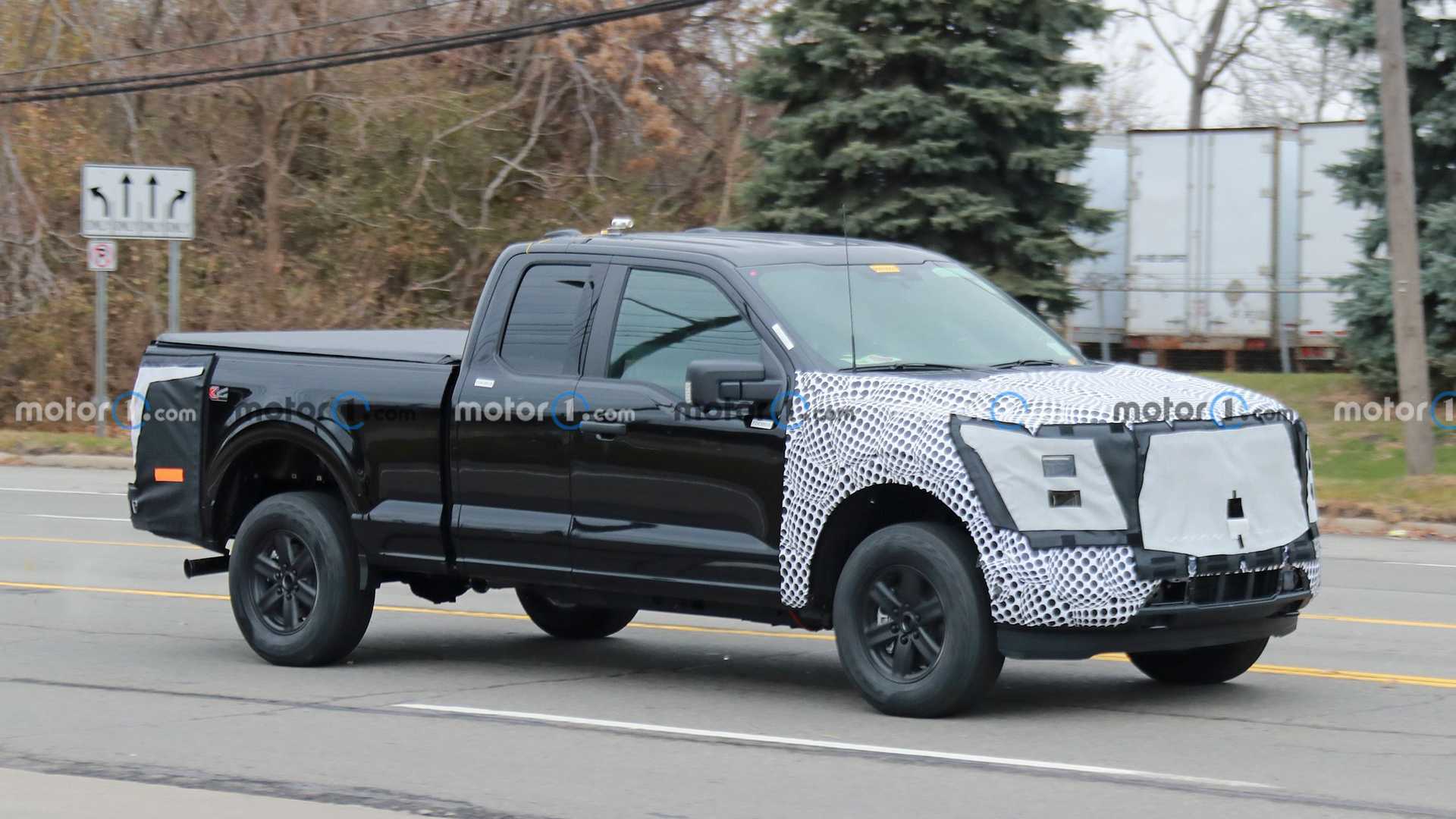 أول ظهور لفورد F-150 فيس ليفت الجديدة أثناء اختبارها في الطرق العامة 5