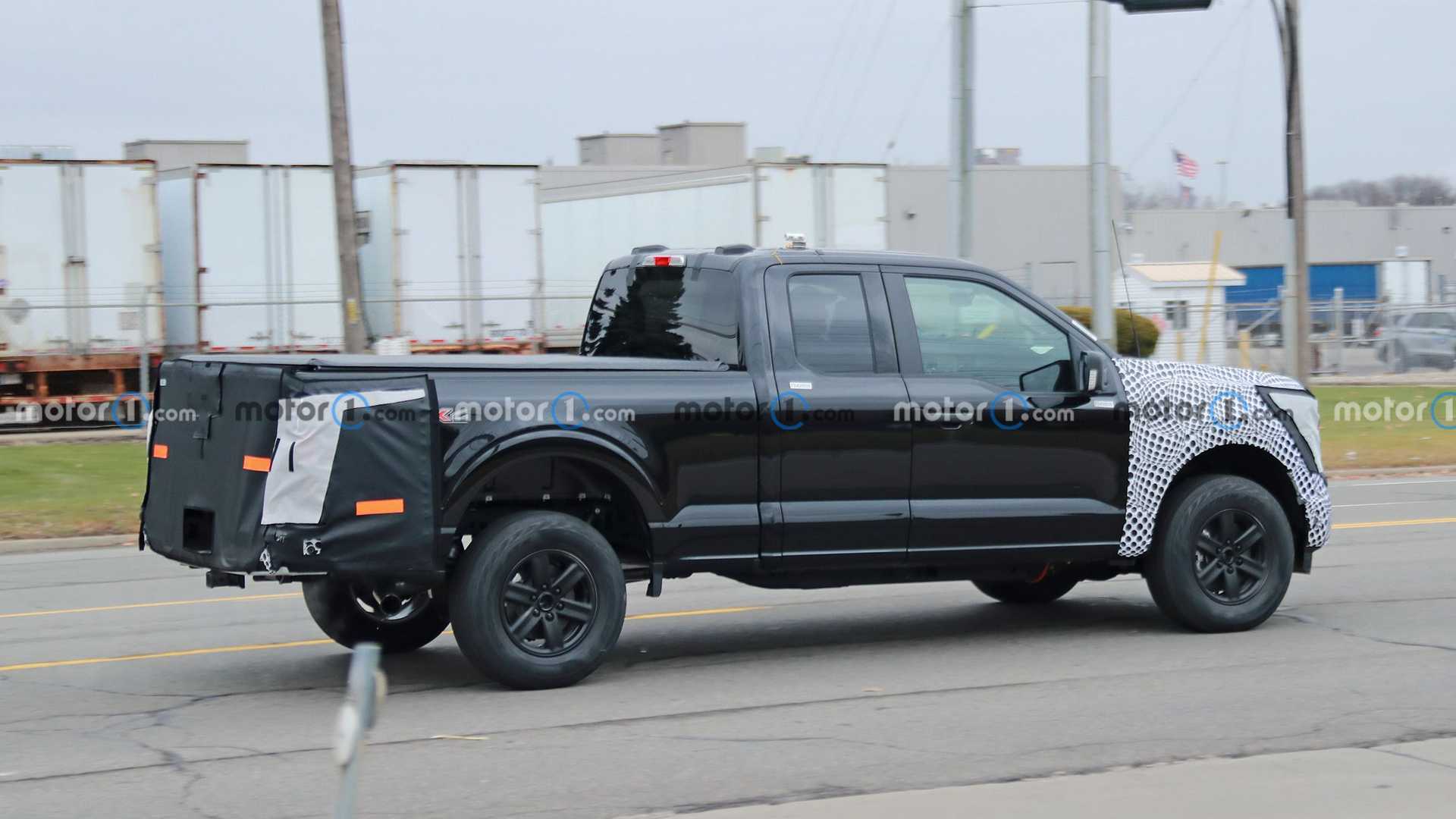 أول ظهور لفورد F-150 فيس ليفت الجديدة أثناء اختبارها في الطرق العامة 8