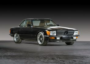 مرسيدس بنز SL 500 AMG طراز 1982 واحدة من 8 نسخ حصرية تُعرض في مزاد