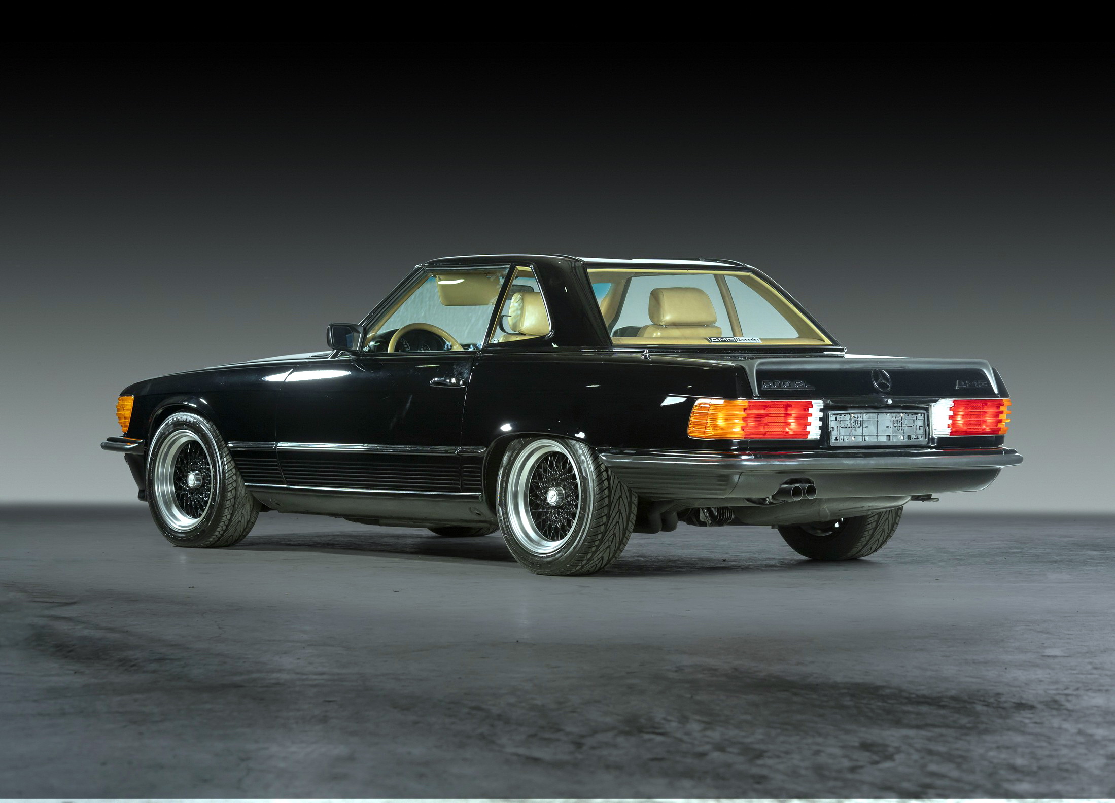 مرسيدس بنز SL 500 AMG طراز 1982