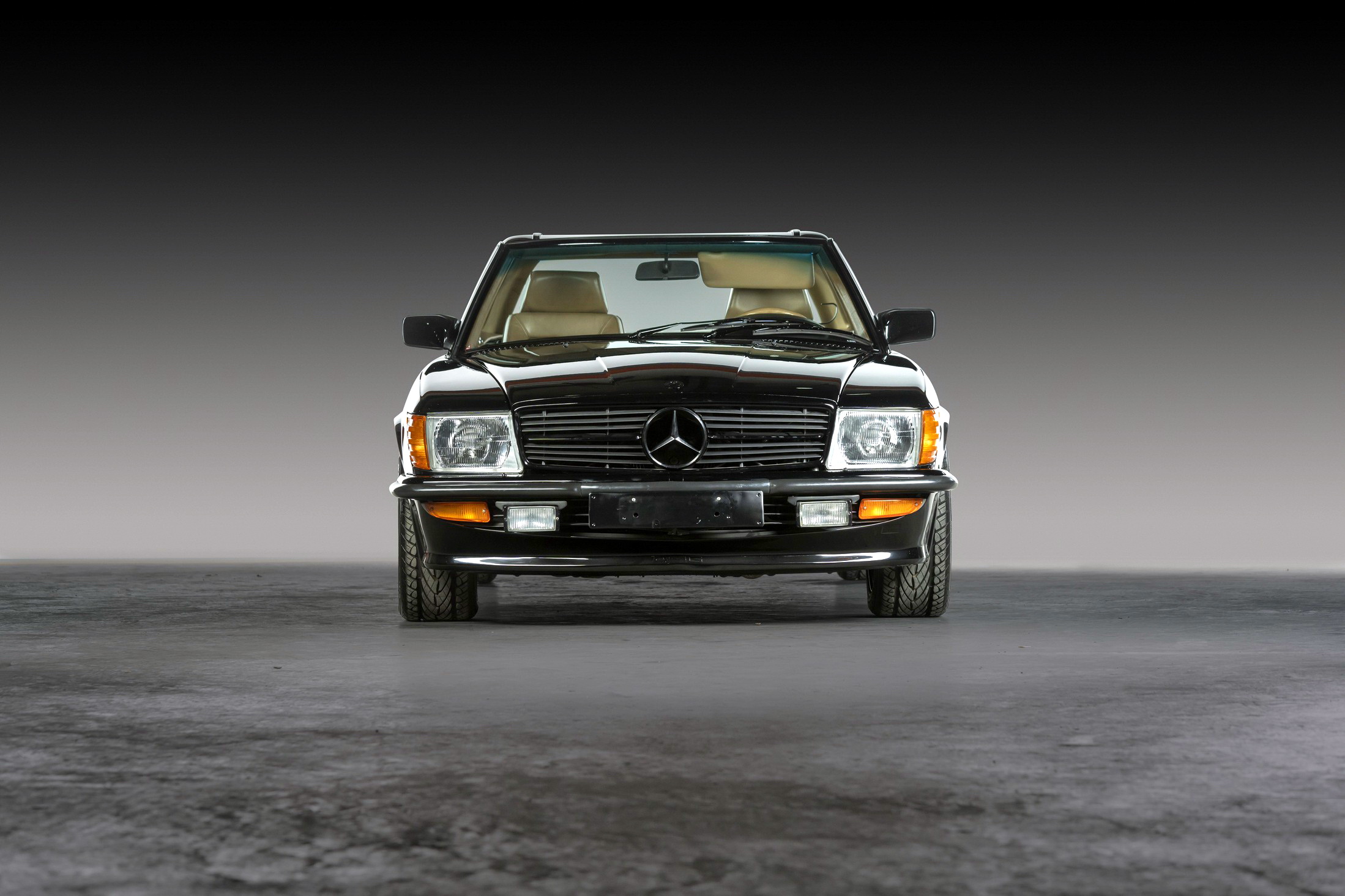 مرسيدس بنز SL 500 AMG طراز 1982