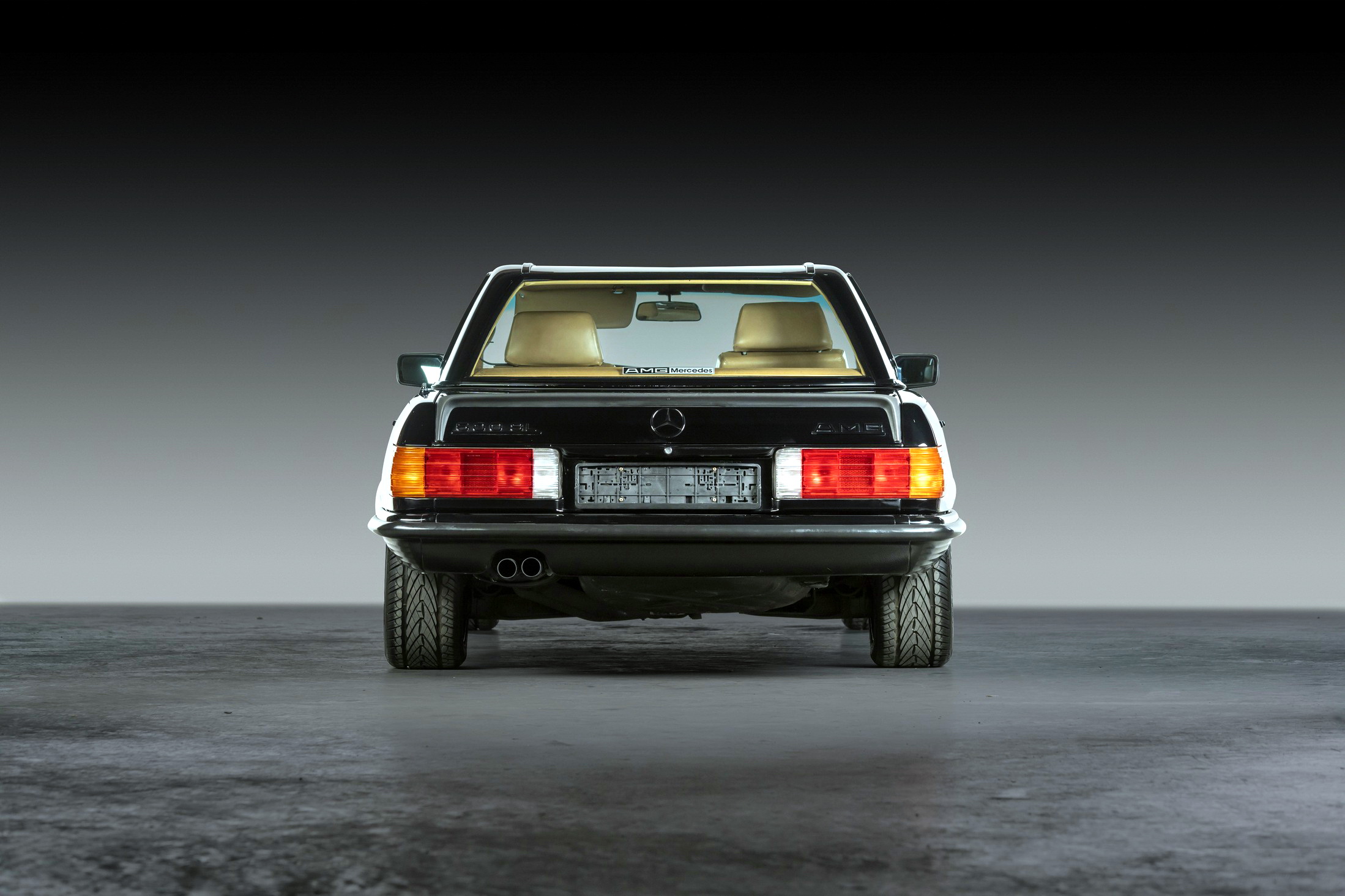 مرسيدس بنز SL 500 AMG طراز 1982 واحدة من 8 نسخ حصرية تُعرض في مزاد 2