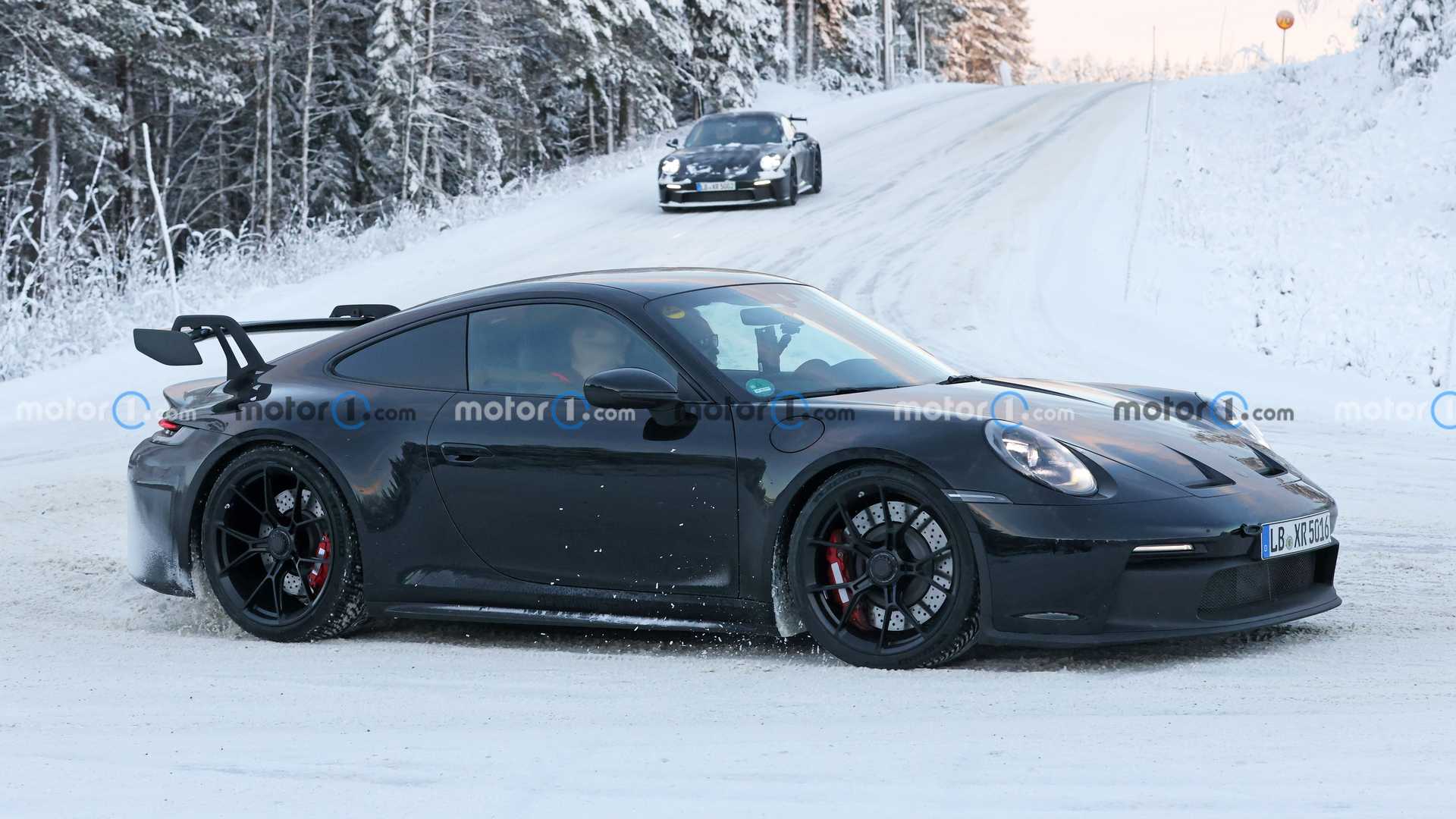 بورش 911 GT3 فيس ليفت طراز 2024 تظهر أثناء الاختبارات الشتوية 1