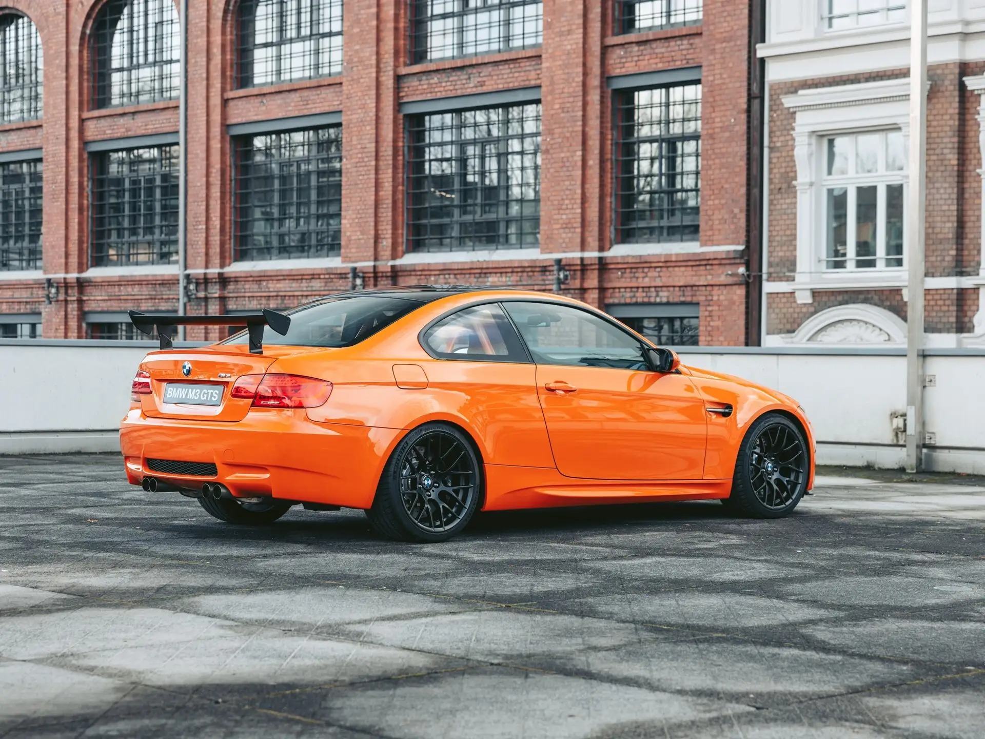 بي ام دبليو M3 GTS موديل 2010 (E92) بي ام دبليو M3 GTS موديل 2010 (E92)