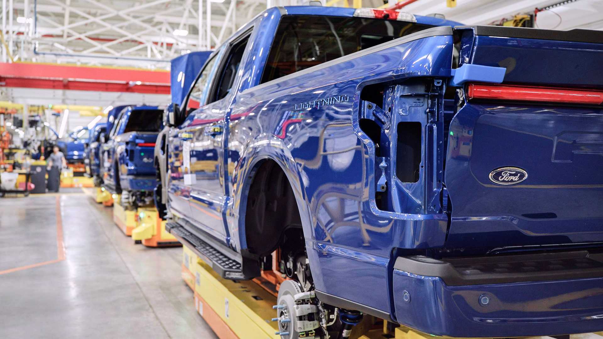 فورد توقف إنتاج وشحنات F-150 لايتنينج الكهربائية 1