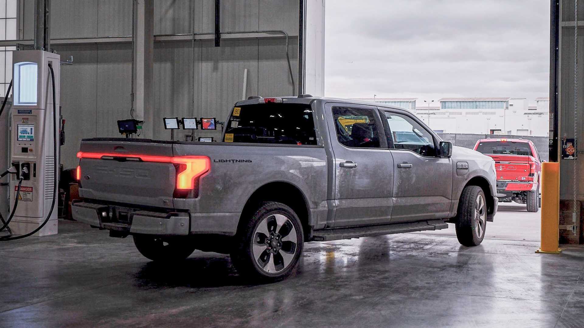 فورد توقف إنتاج وشحنات F-150 لايتنينج الكهربائية 7