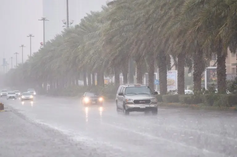 "المرور" يوجه 4 إرشادات لتجنب مخاطر الطريق خلال الأمطار 1