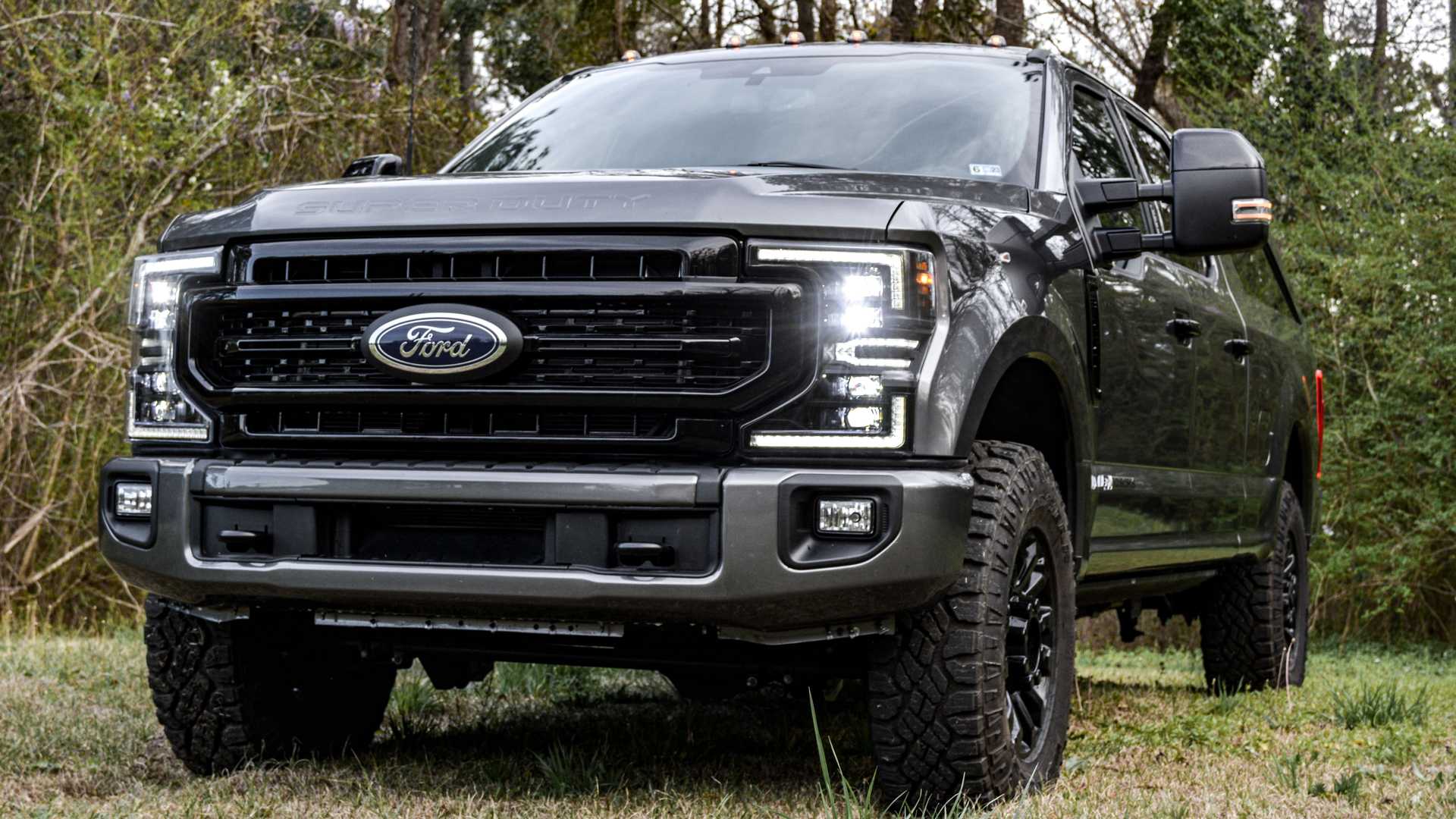 فورد F-250 تتحول إلى SUV عملاقة بداخلية 9 أفراد وقوة 475 حصان