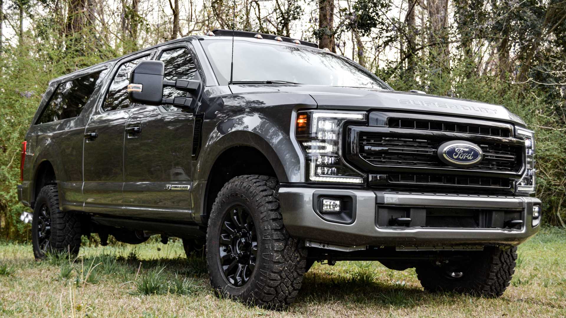 فورد F-250 تتحول إلى SUV عملاقة بداخلية 9 أفراد وقوة 475 حصان 6