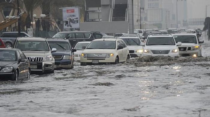 "المرور" يوجه 4 إرشادات لتجنب مخاطر الطريق خلال الأمطار 3