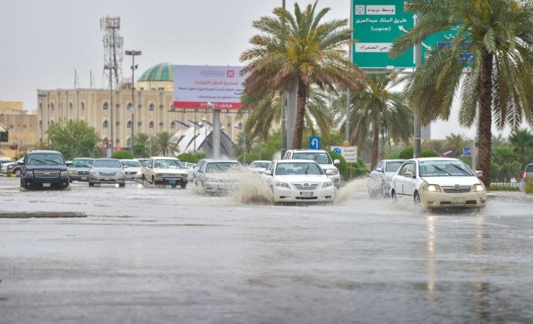 "المرور" يوجه 4 إرشادات هامة يجب اتباعها حال هطول الأمطار 4