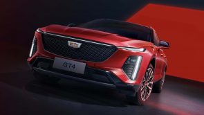 كاديلاك تدشن GT4 الجديدة كلياً في الصين بشاشات داخلية بقياس 33 إنش بدقة 9K 4