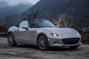 مازدا تطمئن محبي سيارة MX-5 مياتا وتؤكد أنها "لن تدمرها بالمحركات الكهربائية" 6