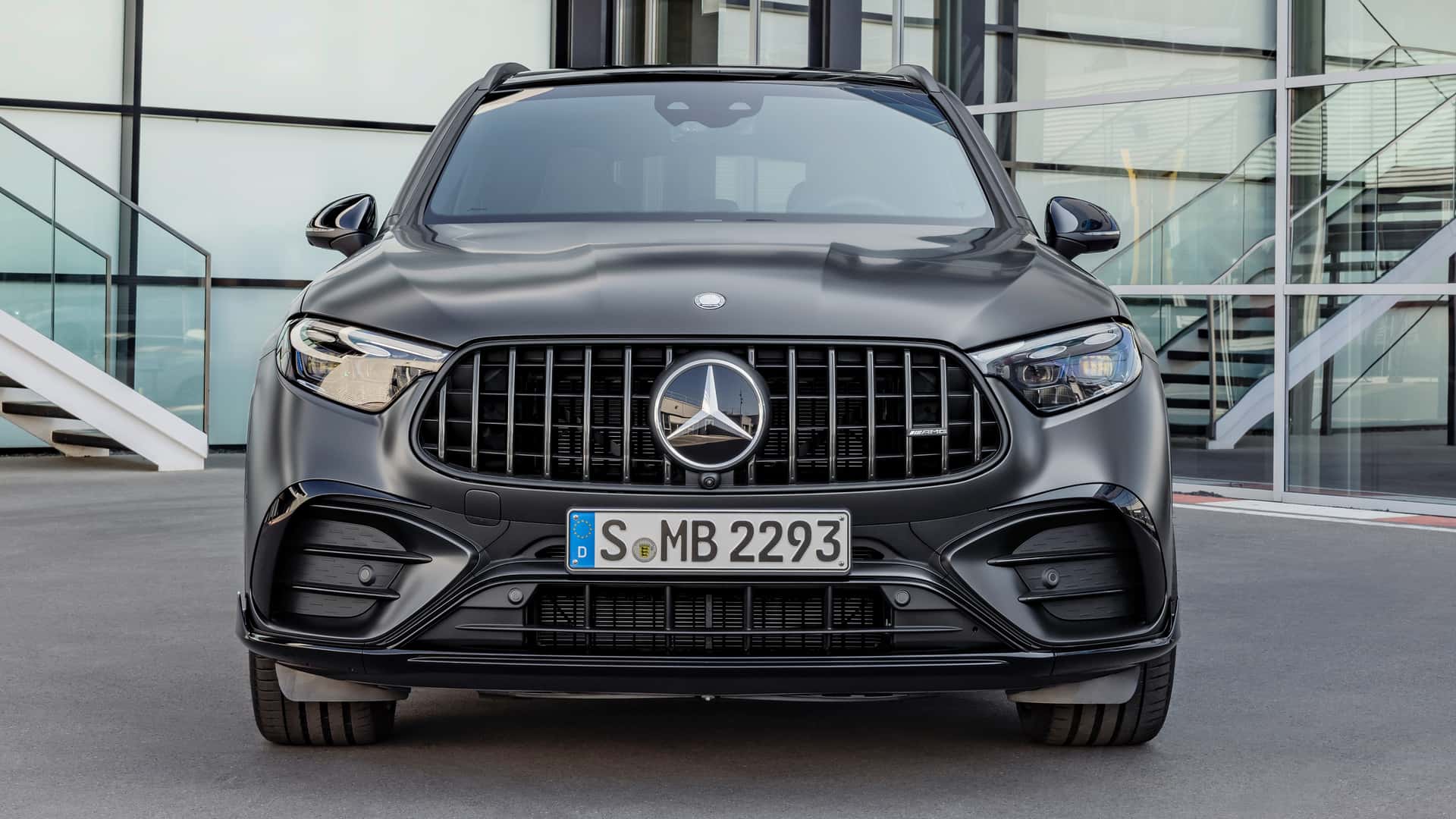 مرسيدس AMG GLC الرياضية الجديدة تنطلق بأقوى محرك 4 سلندر في العالم 15