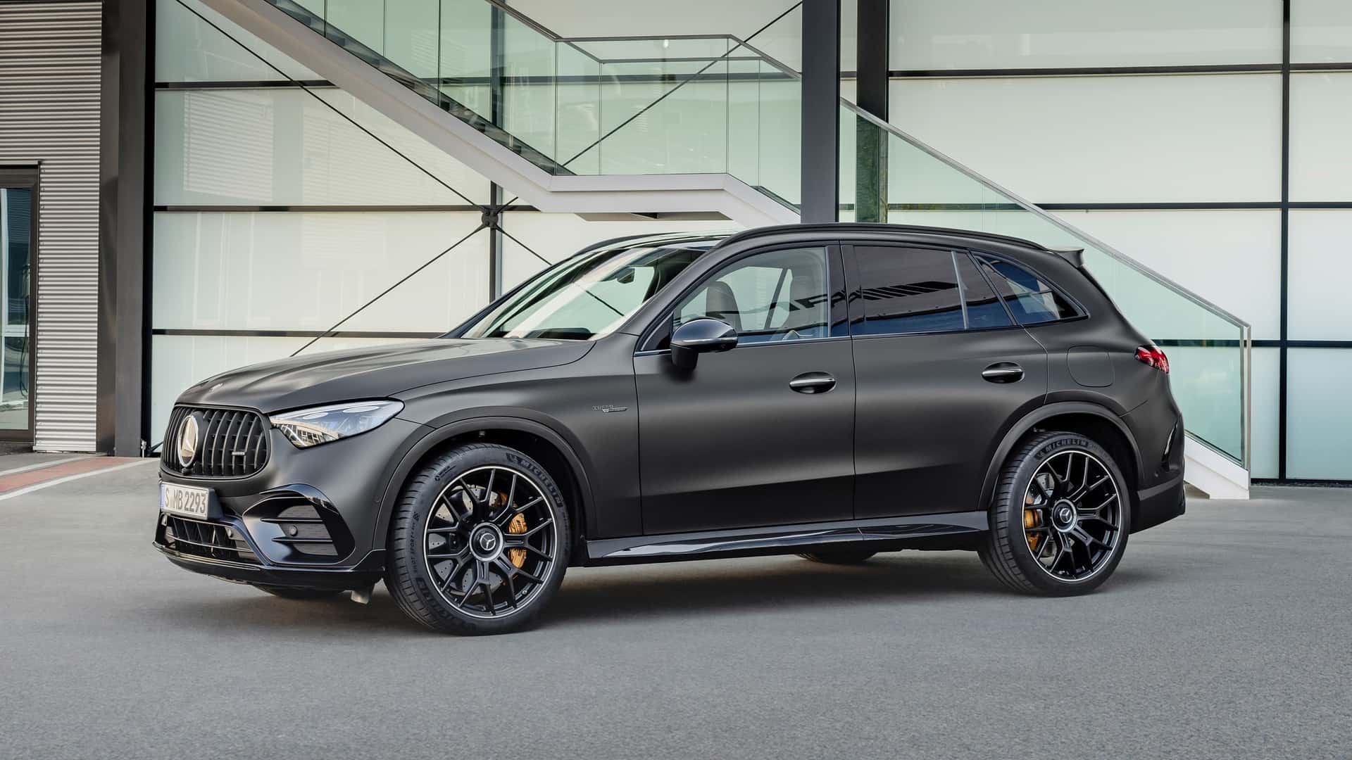 مرسيدس AMG GLC الرياضية الجديدة تنطلق بأقوى محرك 4 سلندر في العالم 2