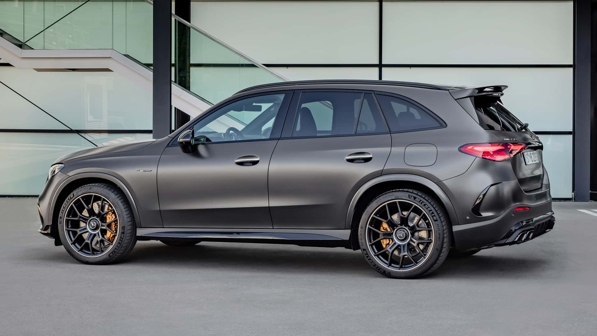 مرسيدس AMG GLC الرياضية الجديدة تنطلق بأقوى محرك 4 سلندر في العالم 21