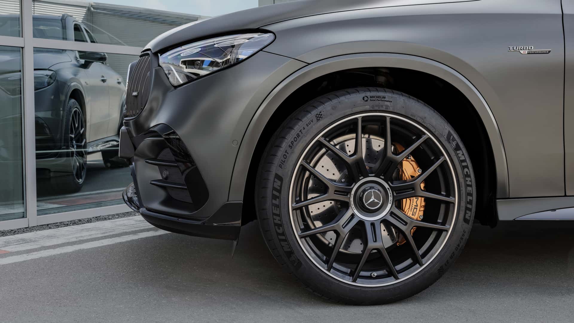 مرسيدس AMG GLC الرياضية الجديدة تنطلق بأقوى محرك 4 سلندر في العالم 29