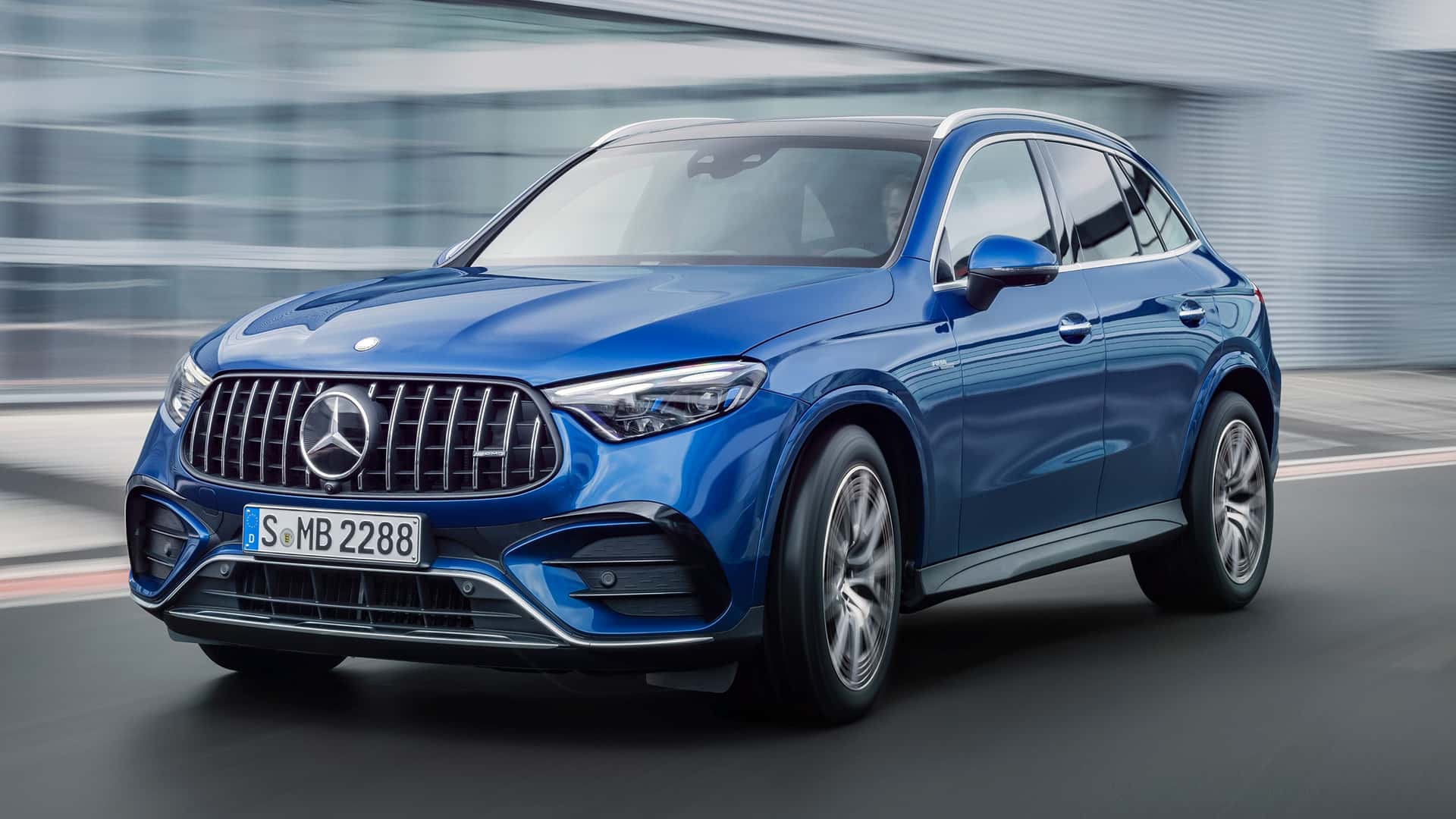 مرسيدس AMG GLC الرياضية الجديدة تنطلق بأقوى محرك 4 سلندر في العالم 4