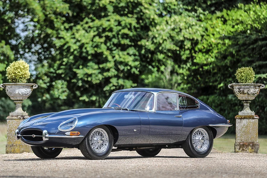 جاكوار E-Type التي وصفها رئيس فيراري بـ "السيارة الأجمل في العالم" معروضة في مزاد بقيمة 5.6 مليون ريال 9