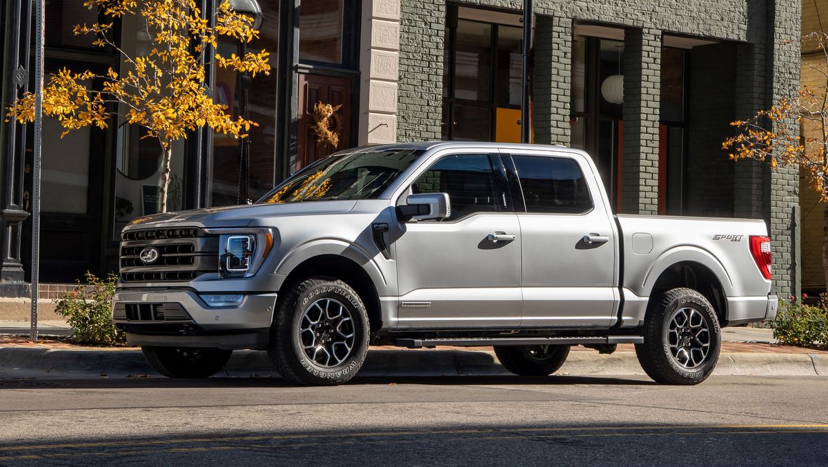 فورد تستدعي 900 ألف شاحنة F-150 بالولايات المتحدة لمخاطر التوقف المفاجئ