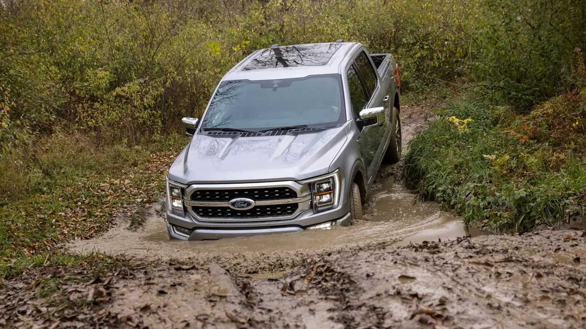 فورد تستدعي 900 ألف شاحنة F-150 بالولايات المتحدة لمخاطر التوقف المفاجئ 1