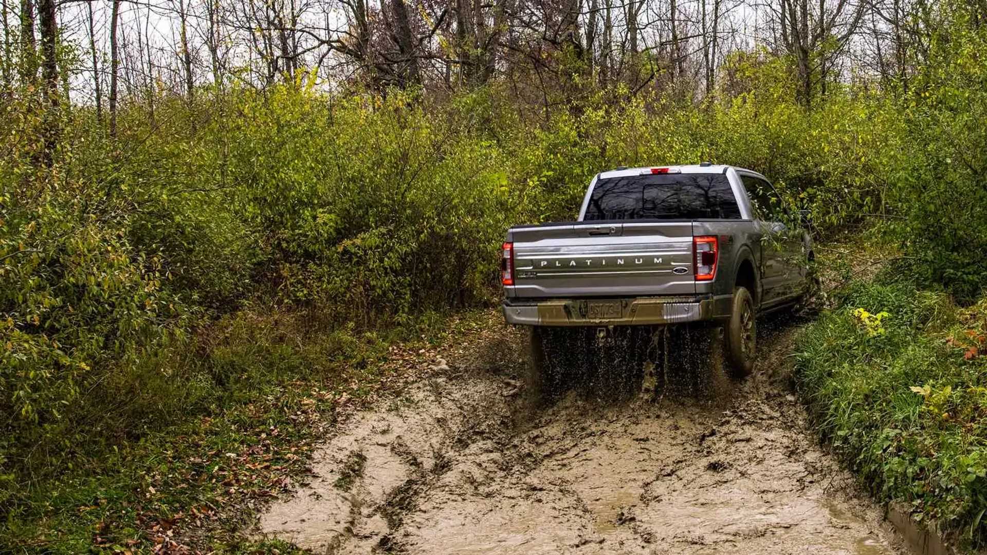 فورد تستدعي 900 ألف شاحنة F-150 بالولايات المتحدة لمخاطر التوقف المفاجئ 2