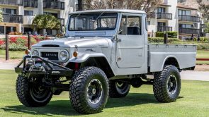 تويوتا لاندكروزر FJ45 موديل 1965