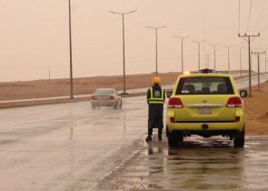 إرشادات “الدفاع المدني” لقائدي المركبات حال هطول الأمطار 1