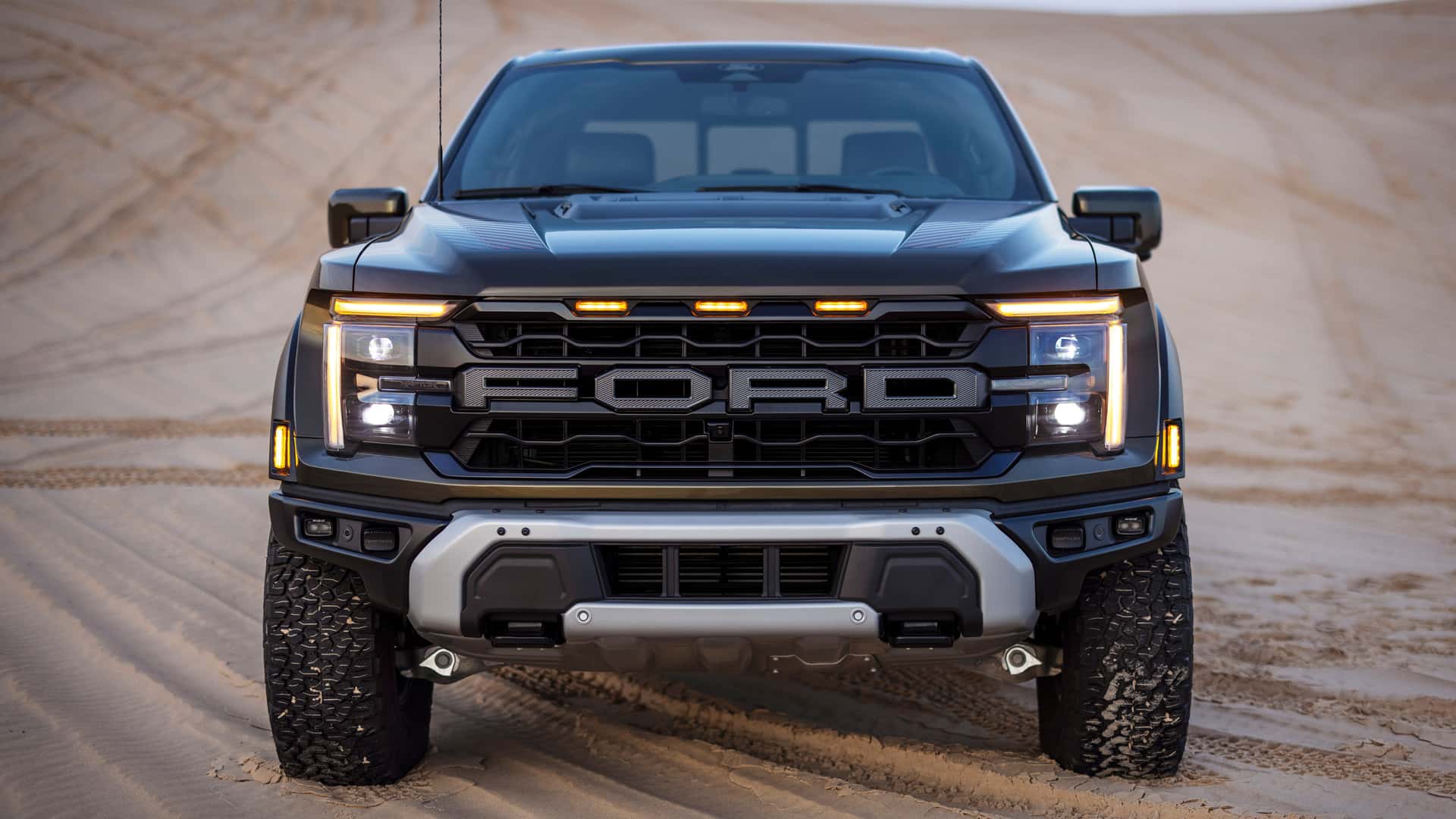 فورد F-150 رابتر R موديل 2024 الجديد ينطلق بقوة تتجاوز 700 حصان 1