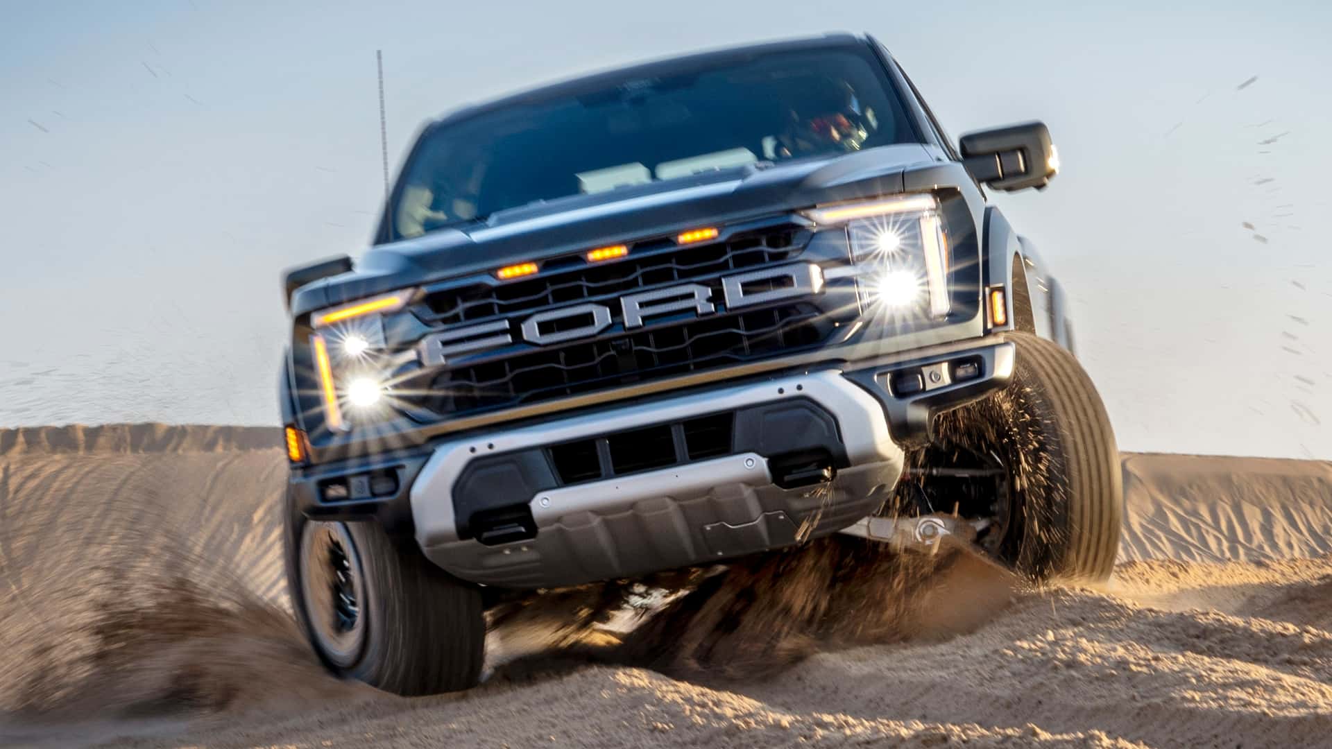 فورد F-150 رابتر R موديل 2024 الجديد ينطلق بقوة تتجاوز 700 حصان 3