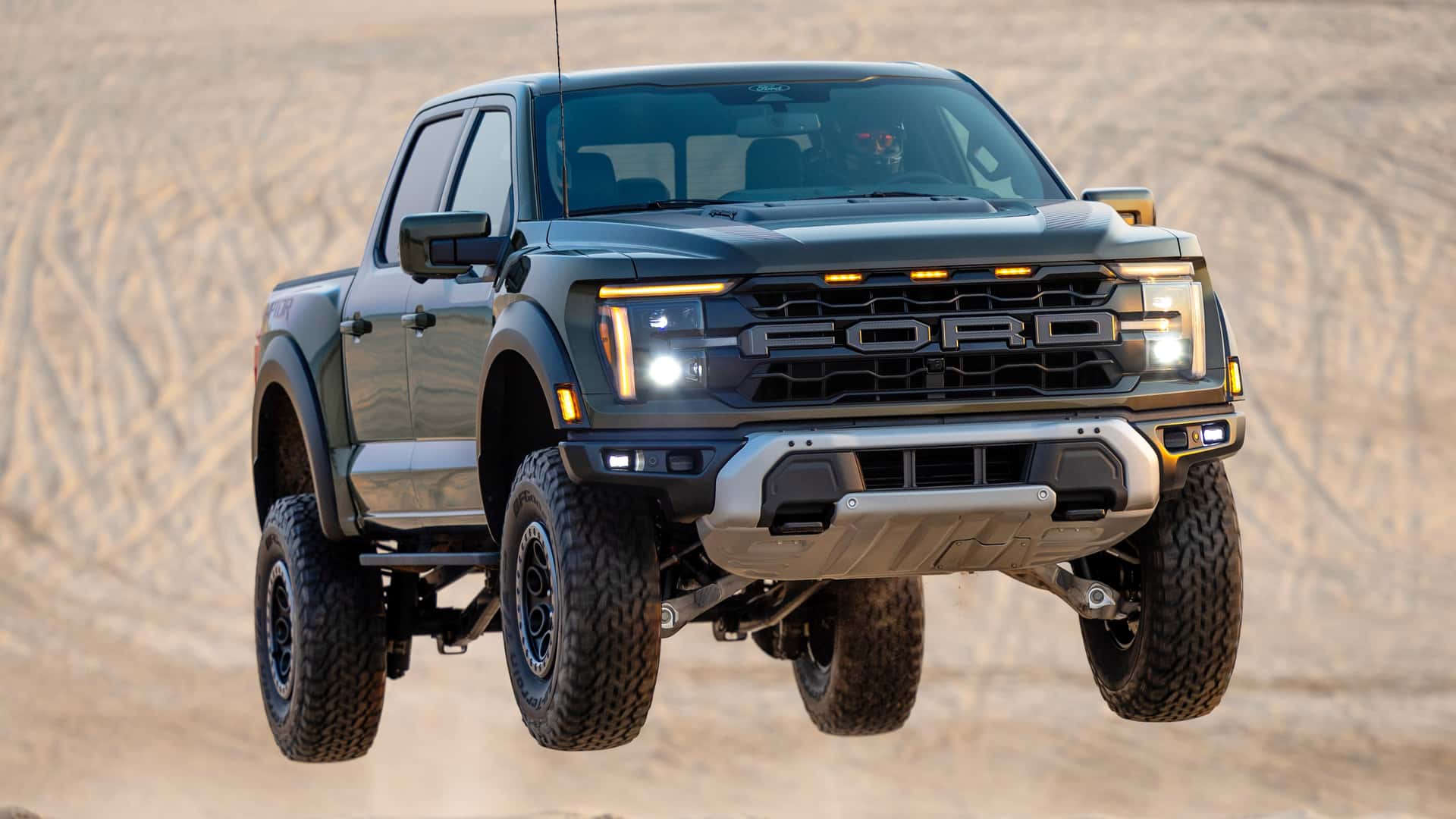 فورد F-150 رابتر R موديل 2024 الجديد ينطلق بقوة تتجاوز 700 حصان 14