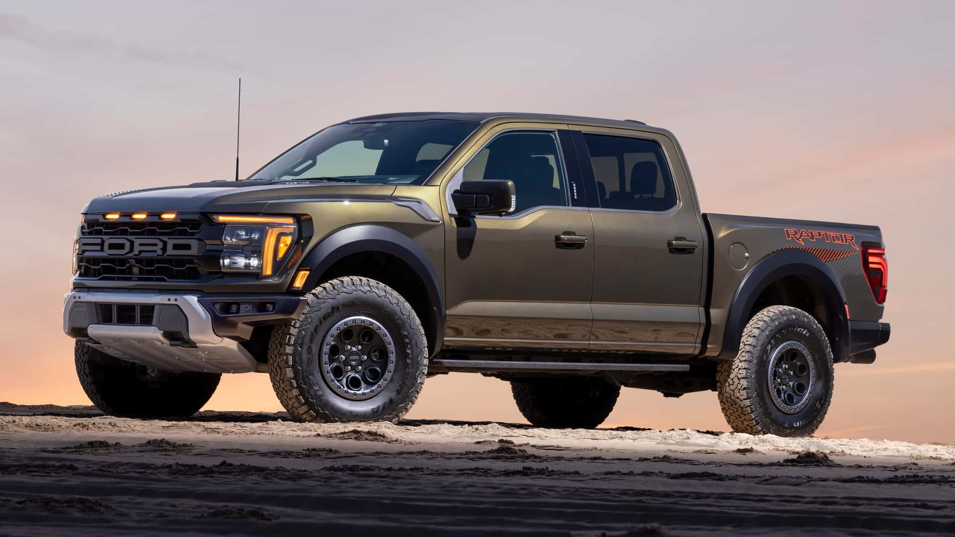 فورد F-150 رابتر R موديل 2024 الجديد ينطلق بقوة تتجاوز 700 حصان 2