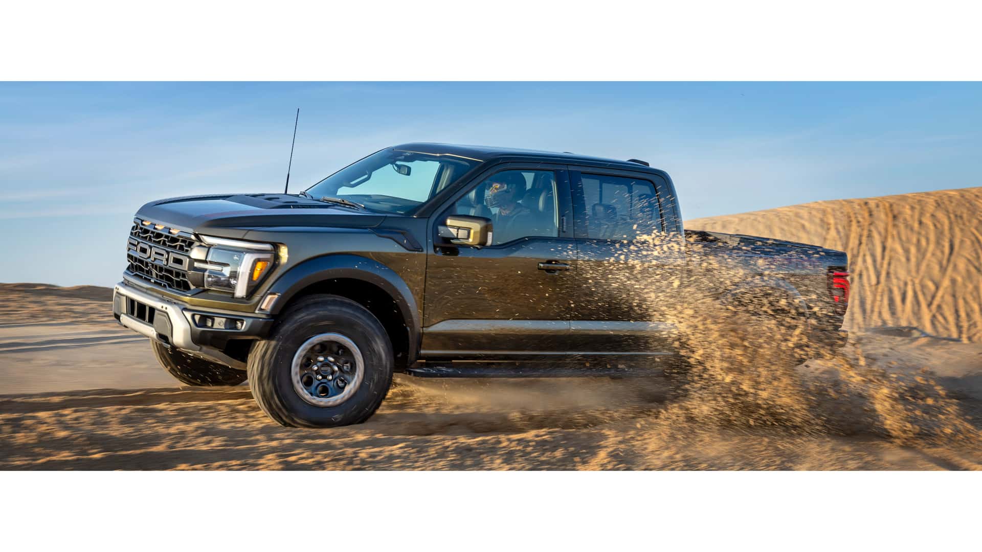 فورد F-150 رابتر R موديل 2024 الجديد ينطلق بقوة تتجاوز 700 حصان 10