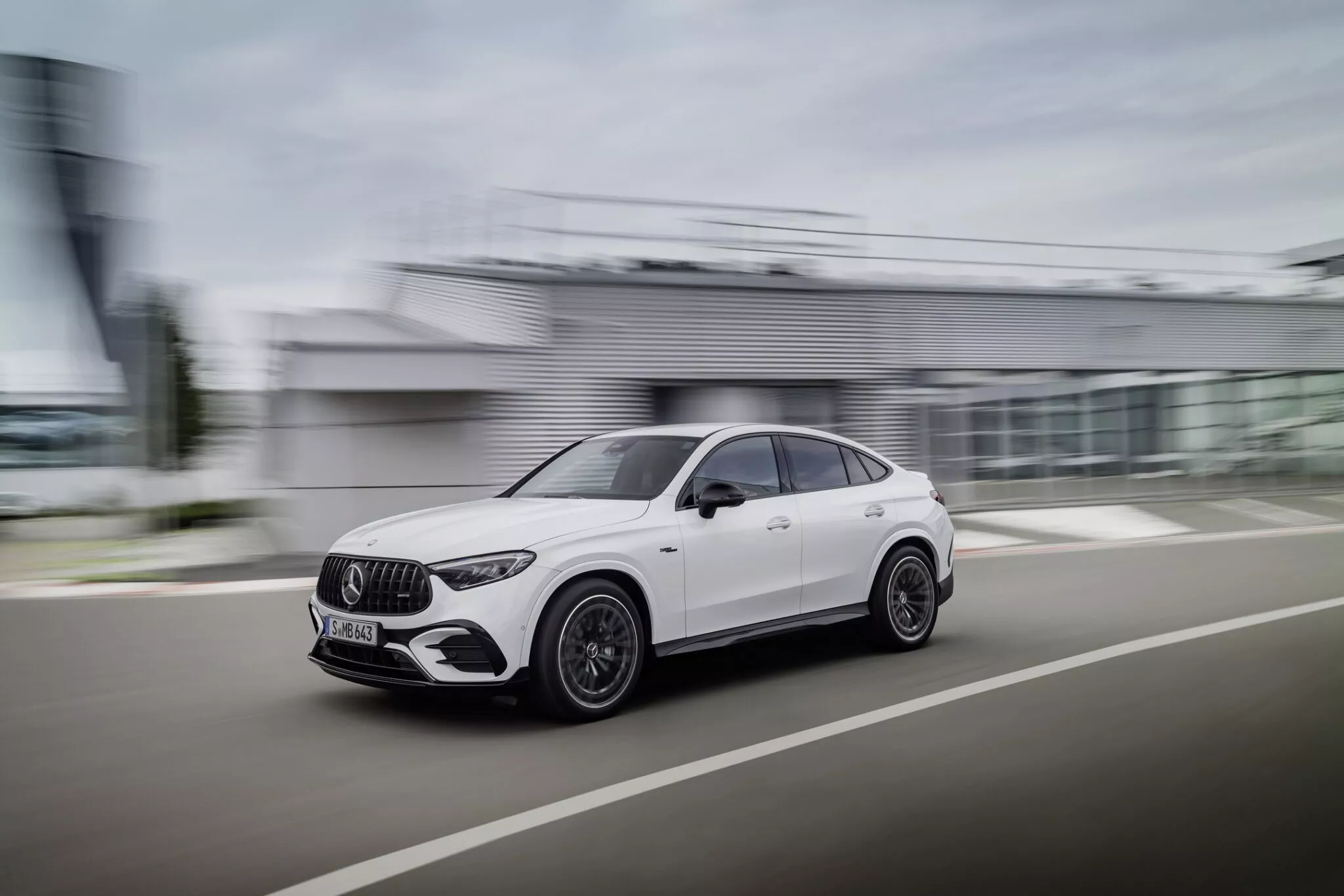 مرسيدس AMG GLC كوبيه 2024 الجديدة تنطلق بقوة تصل إلى 680 حصان 3