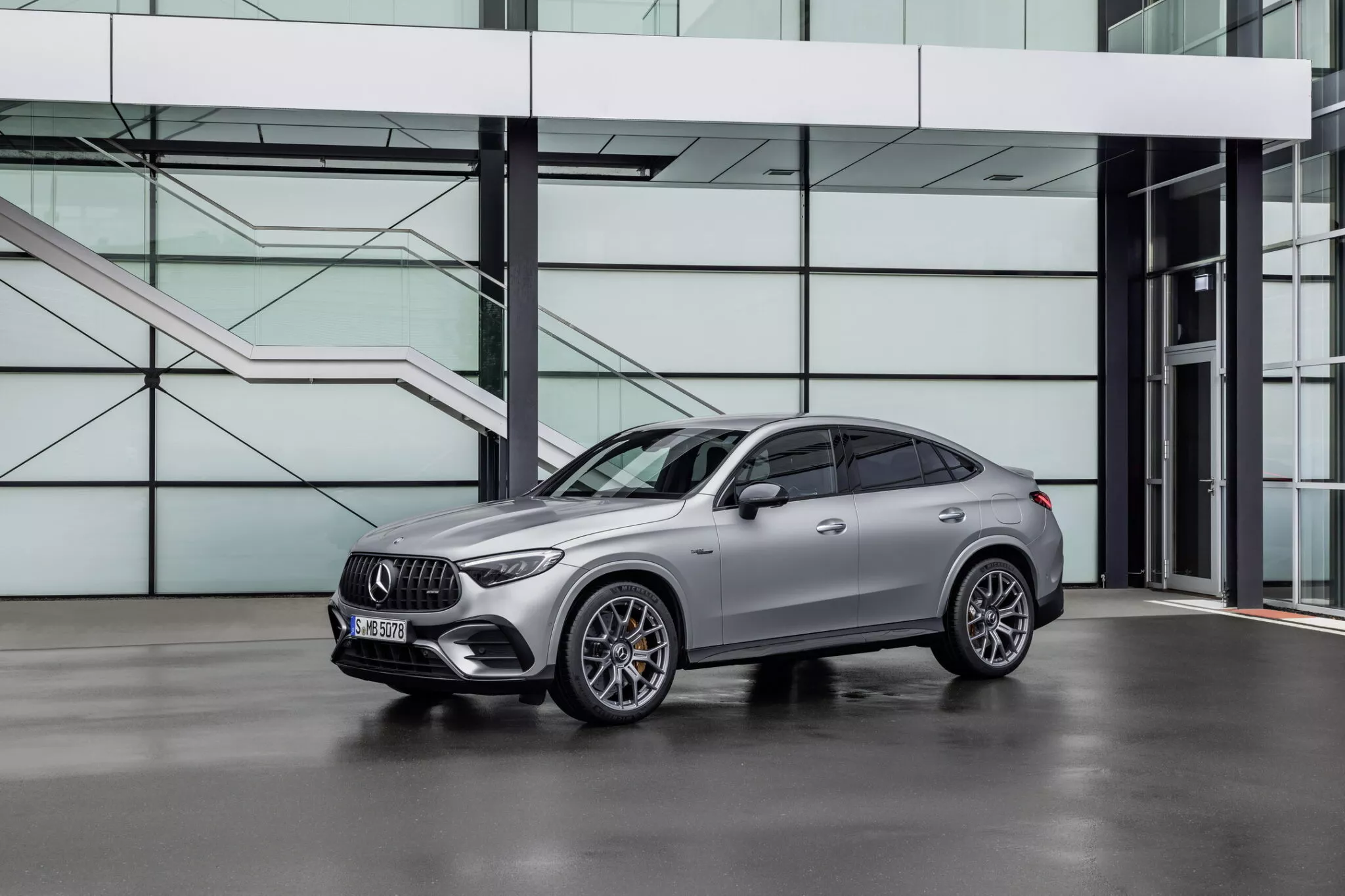 مرسيدس AMG GLC كوبيه 2024 الجديدة تنطلق بقوة تصل إلى 680 حصان 28