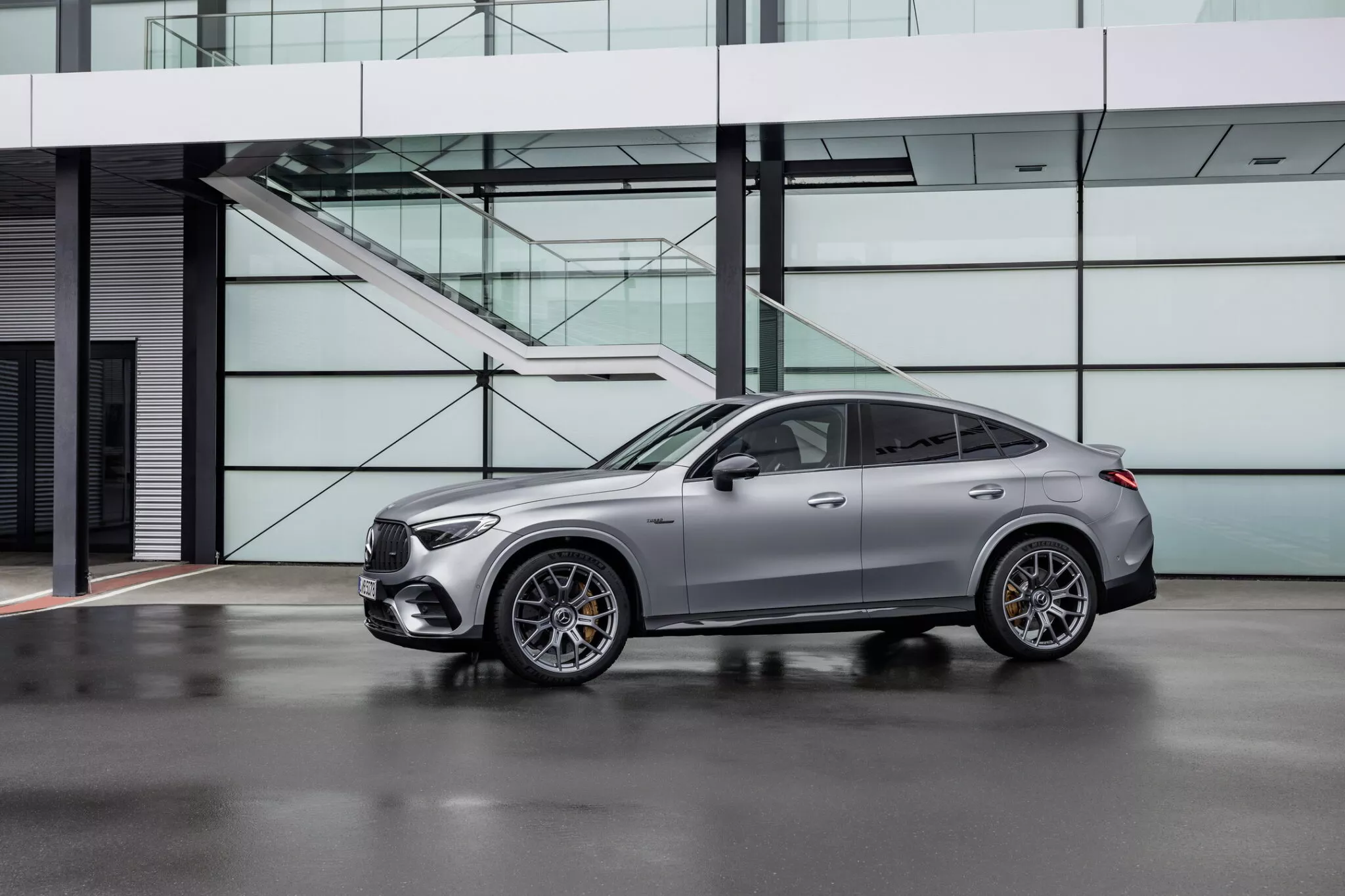 مرسيدس AMG GLC كوبيه 2024 الجديدة تنطلق بقوة تصل إلى 680 حصان 30