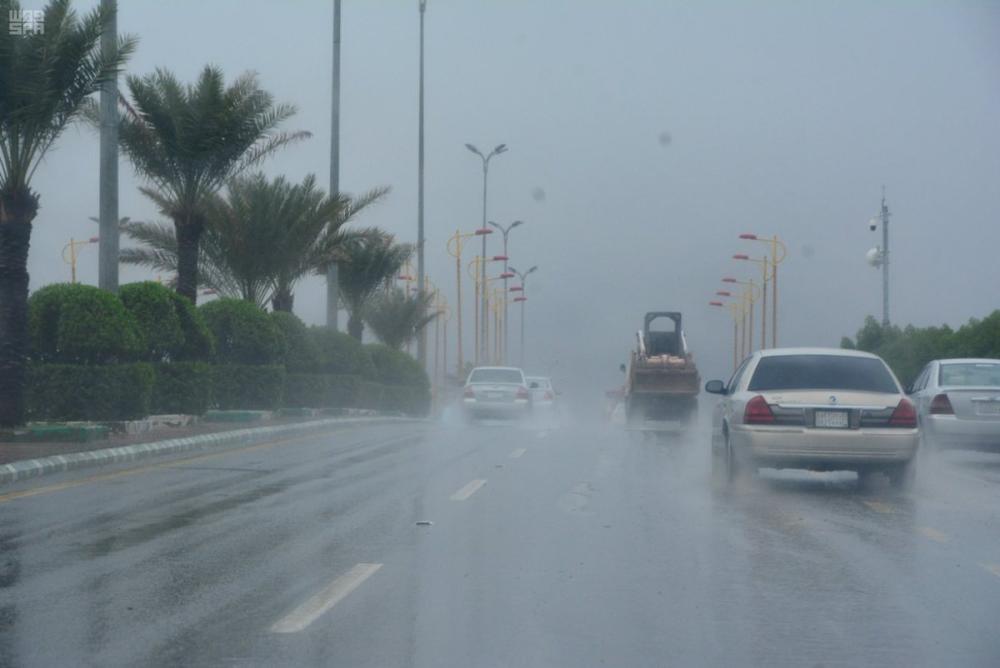 "المرور" يوجه 4 إرشادات لتجنب مخاطر الطريق أثناء الأمطار 3