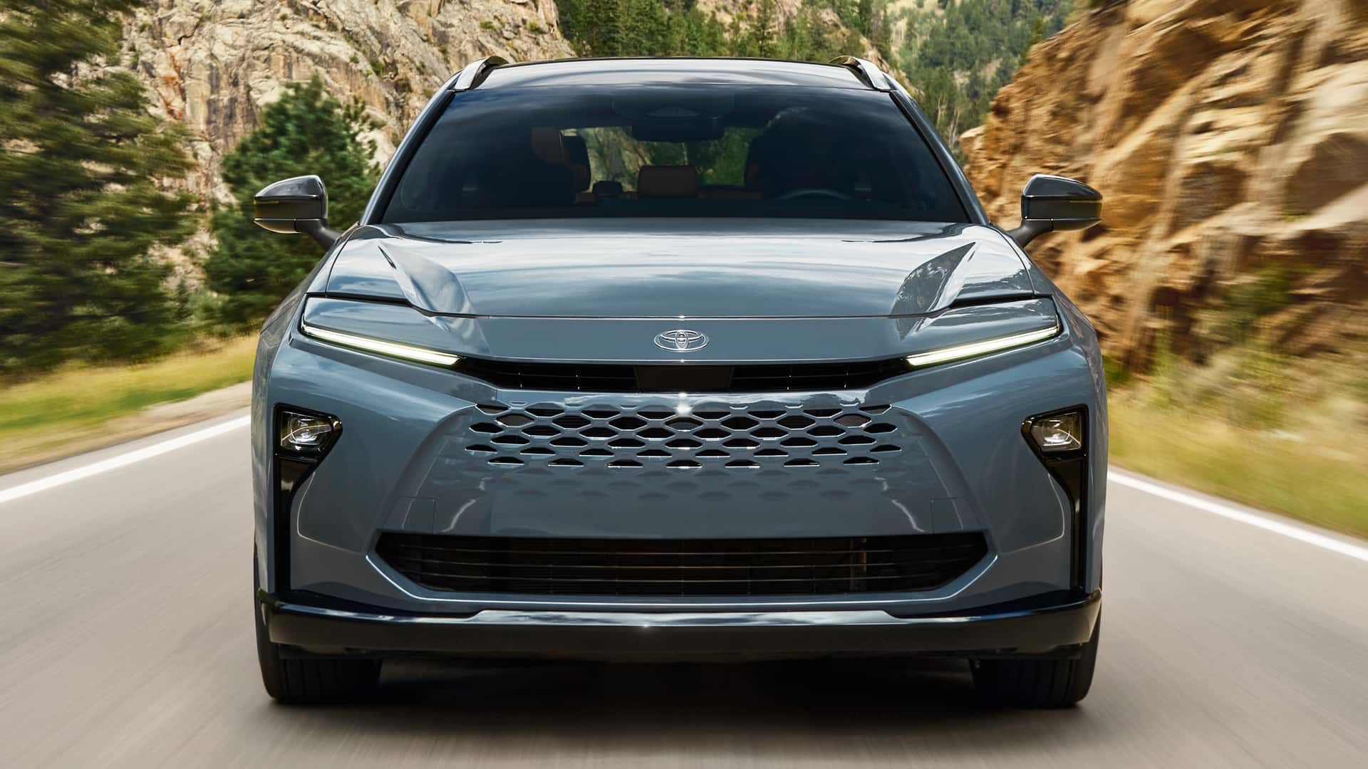 تويوتا كراون سيجنيا 2025 الجديدة كلياً تنطلق بمحرك هايبرد وداخلية فاخرة وتصميم الـ SUV 1