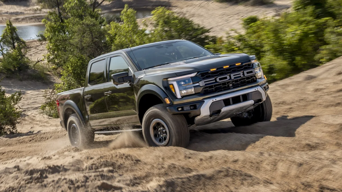 فورد F-150 رابتر R هي الآن أقوى شاحنة في التاريخ بمحرك احتراق داخلي بعد تحديث المحرك