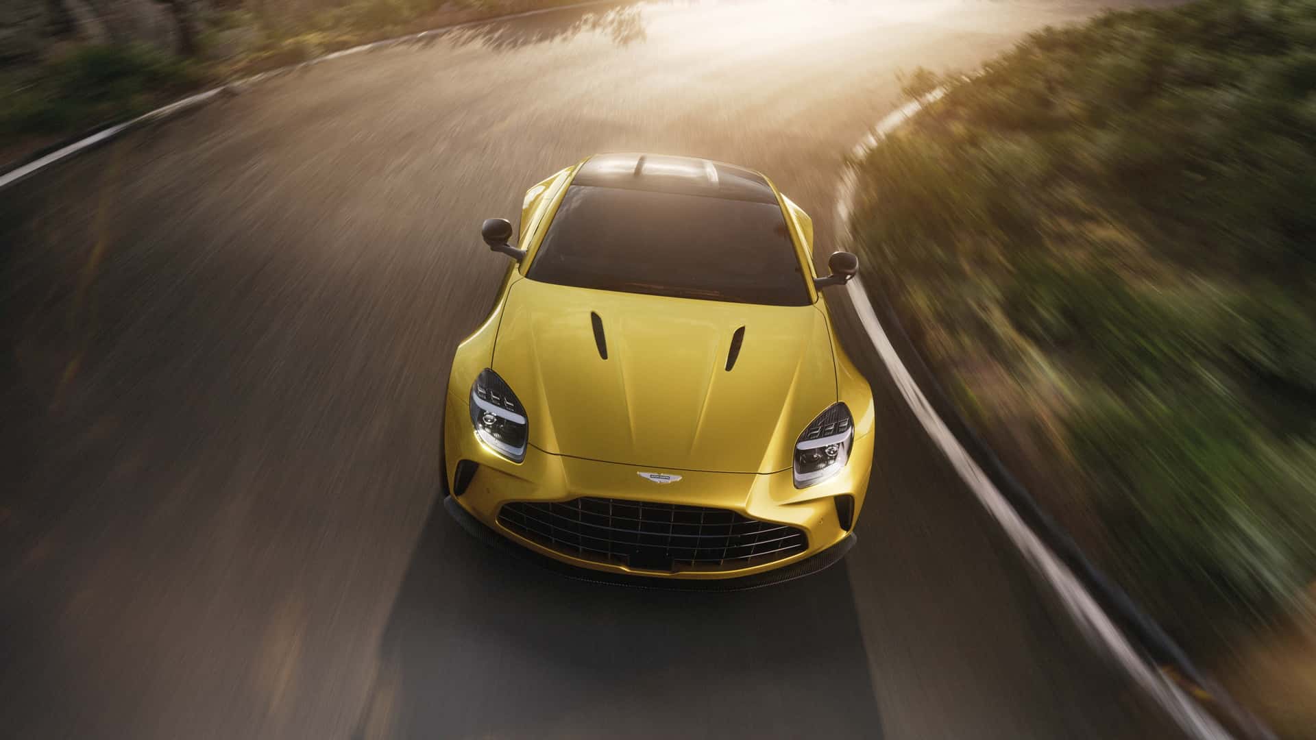 تحتوي هذه الصورة على سمة alt فارغة؛ اسم الملف هو 2025-aston-martin-vantage-5.jpg