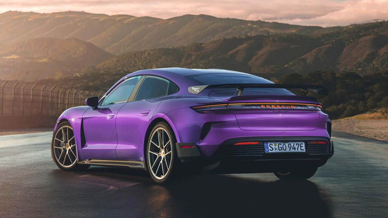 تحتوي هذه الصورة على سمة alt فارغة؛ اسم الملف هو 2025-porsche-taycan-turbo-gt-3.jpg