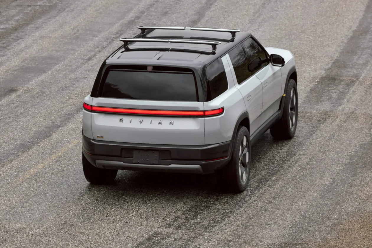 تحتوي هذه الصورة على سمة alt فارغة؛ اسم الملف هو 2026-Rivian-R2-prototype-photos-20-2048x1366-1.webp