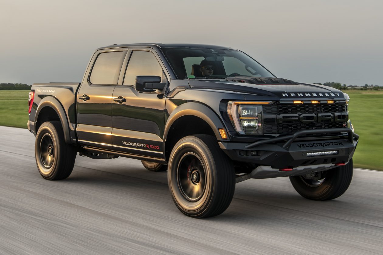 فورد F-150 رابتر R المعدلة من هينيسي بقوة تتجاوز 1,000 حصان تصل إلى خطوط الإنتاج بعدد حصري