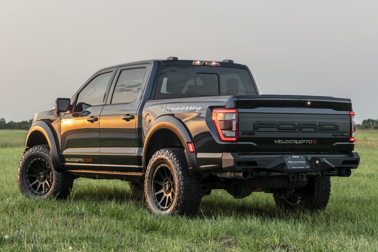 فورد F-150 رابتر R المعدلة من هينيسي بقوة تتجاوز 1,000 حصان تصل إلى خطوط الإنتاج بعدد حصري 11