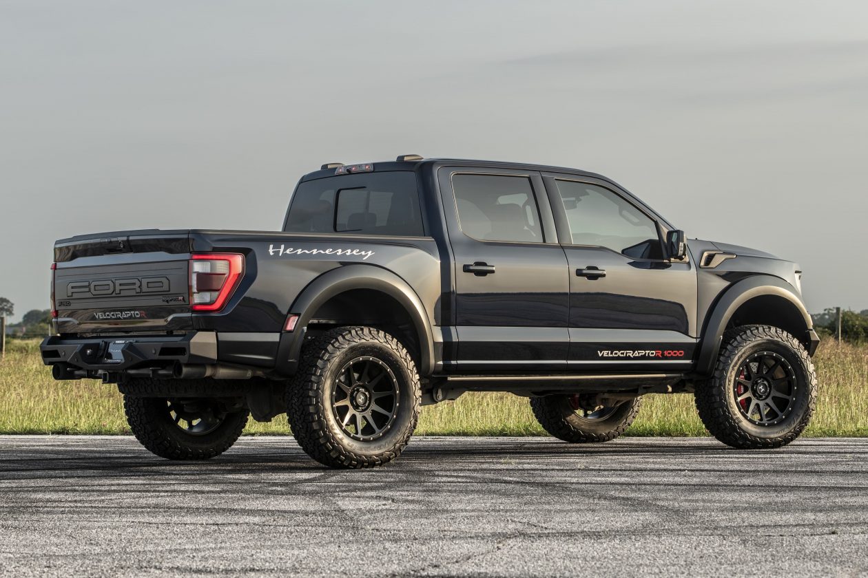 فورد F-150 رابتر R المعدلة من هينيسي بقوة تتجاوز 1,000 حصان تصل إلى خطوط الإنتاج بعدد حصري 13