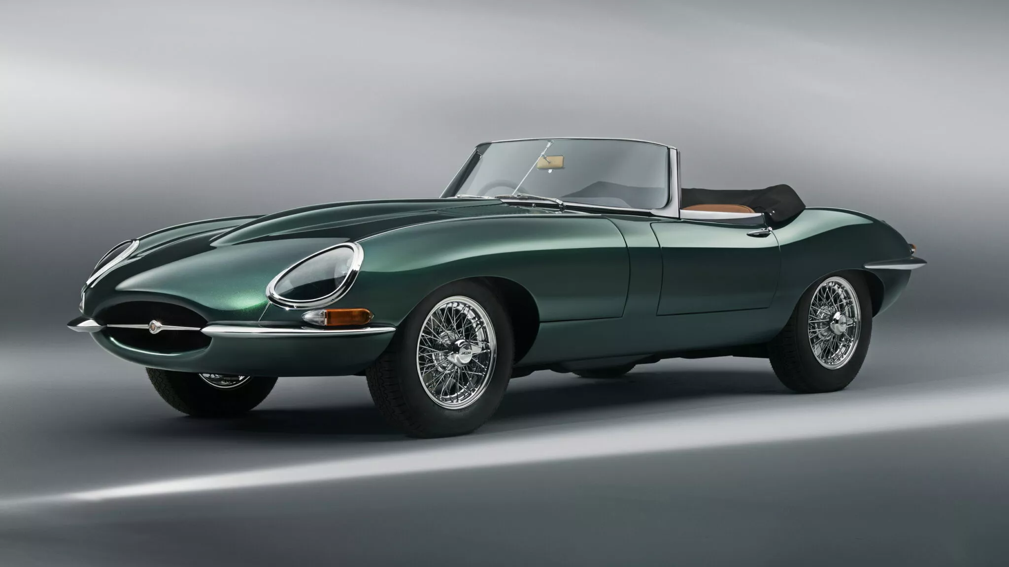 جاكوار E-Type الأسطورية تعود للحياة في إصدار عصري حصري للغاية