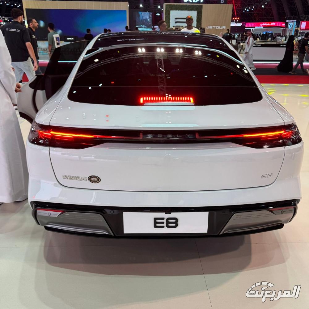 جيلي E8 2025